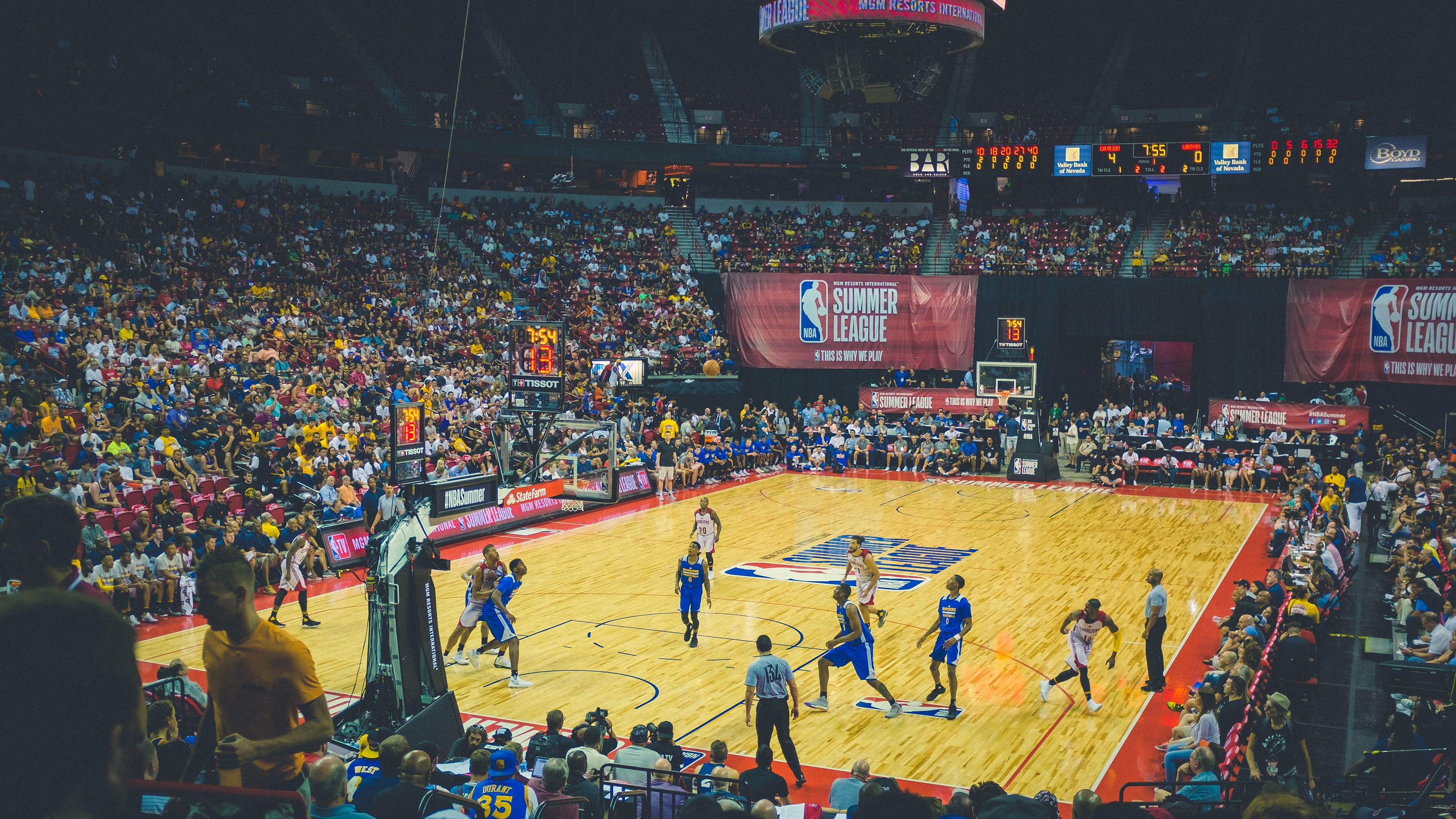 梅德韦杰夫赛后谦逊发言登热搜，波尔图险胜新疆男篮引发热议