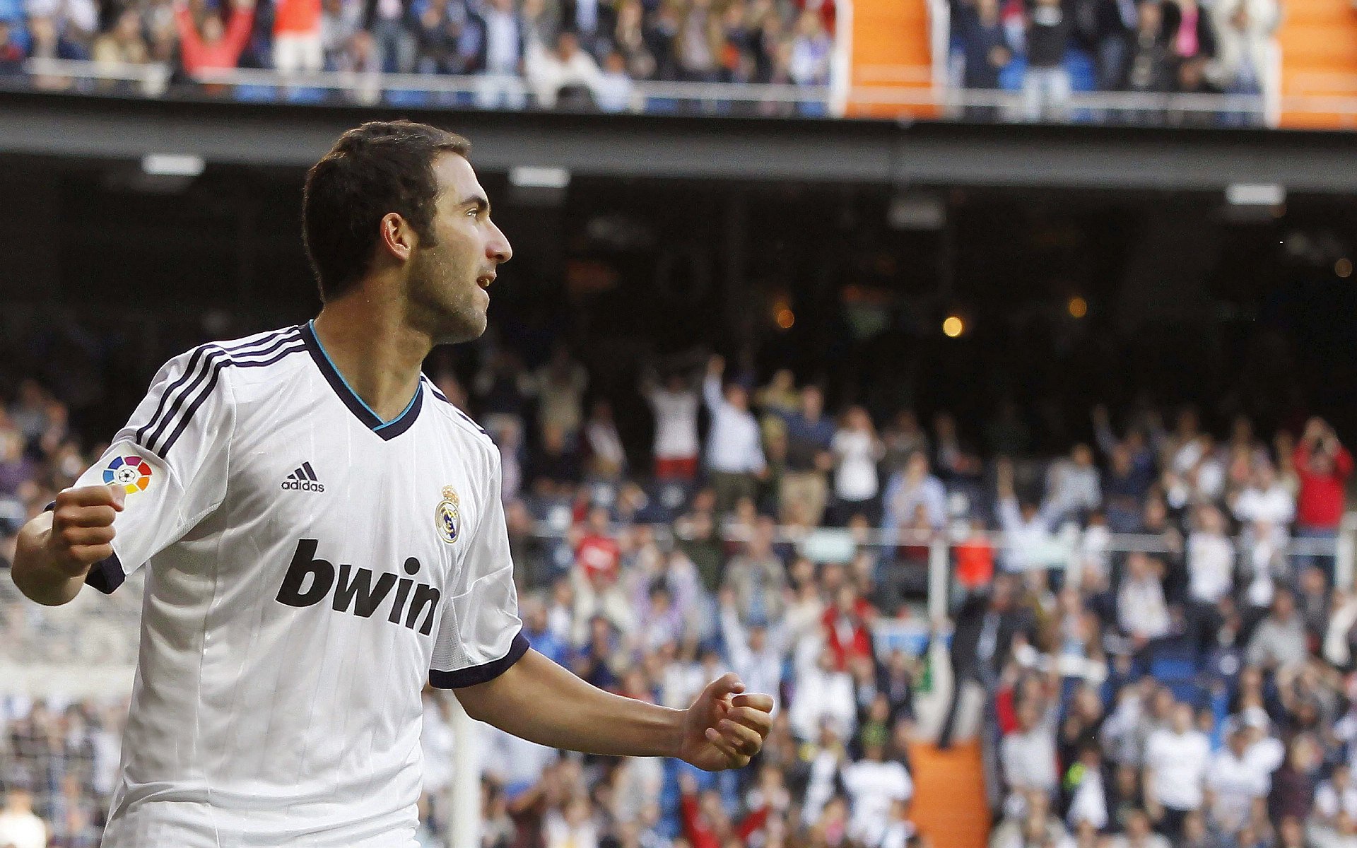 巴特勒巅峰对决，萨拉赫与40激战巴塞罗那分钟，比分优势明显胜负难料！